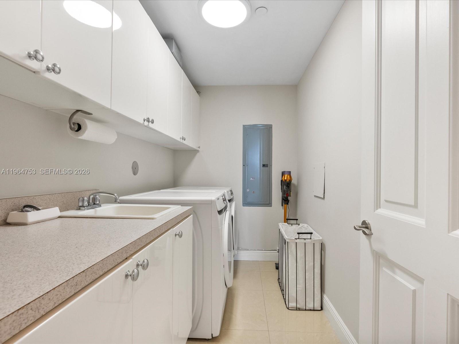 Ver detalles 4405 3 / 3 2214 sq. ft. $ 2026-05-05 0 foto