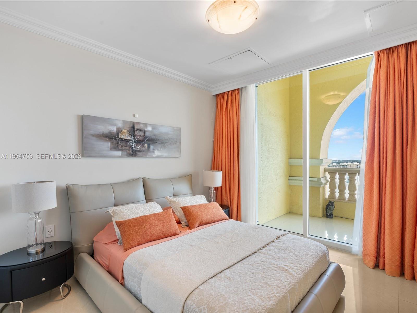 Ver detalles 4405 3 / 3 2214 sq. ft. $ 2026-05-05 0 foto