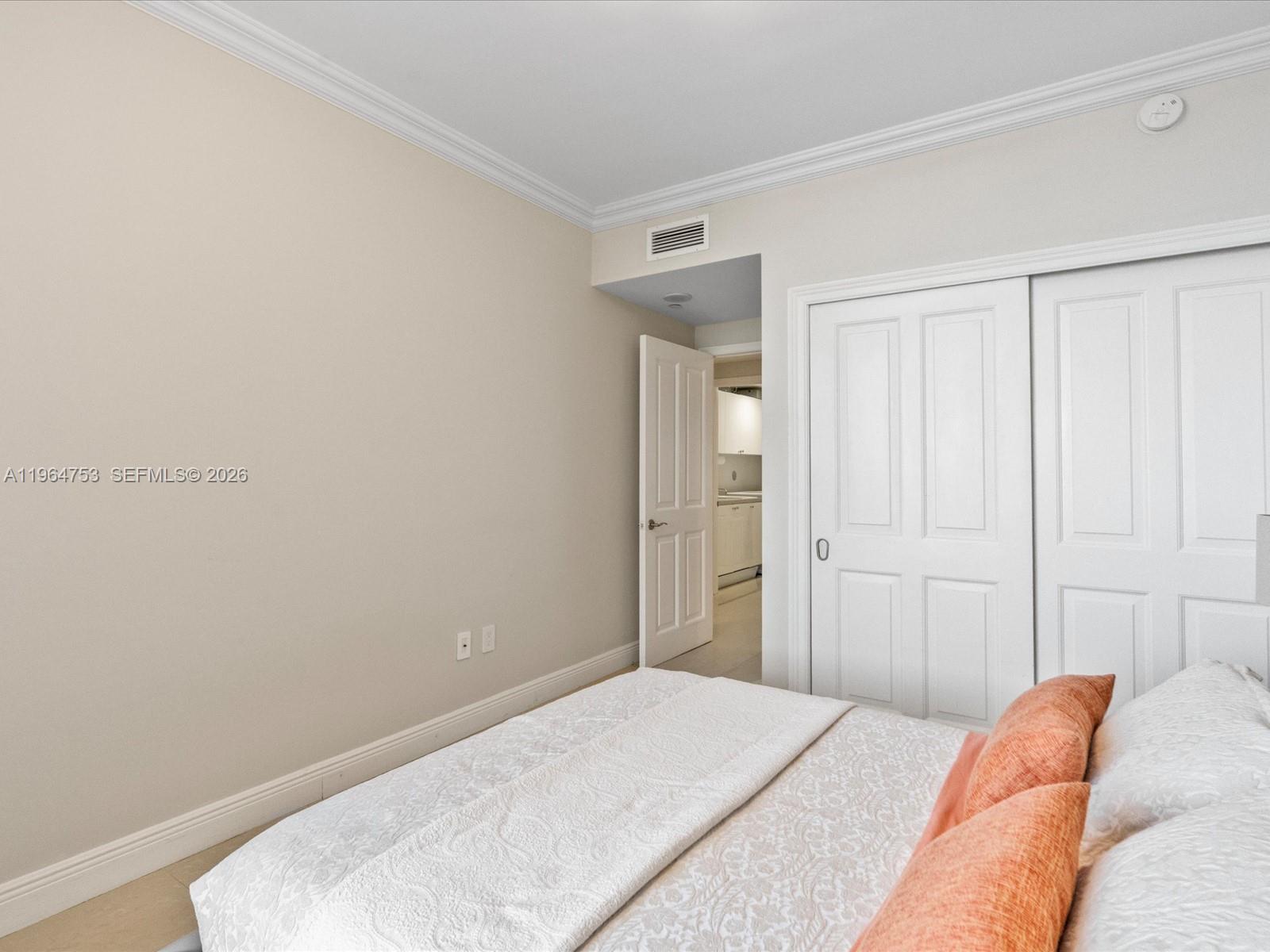 Ver detalles 4405 3 / 3 2214 sq. ft. $ 2026-05-05 0 foto