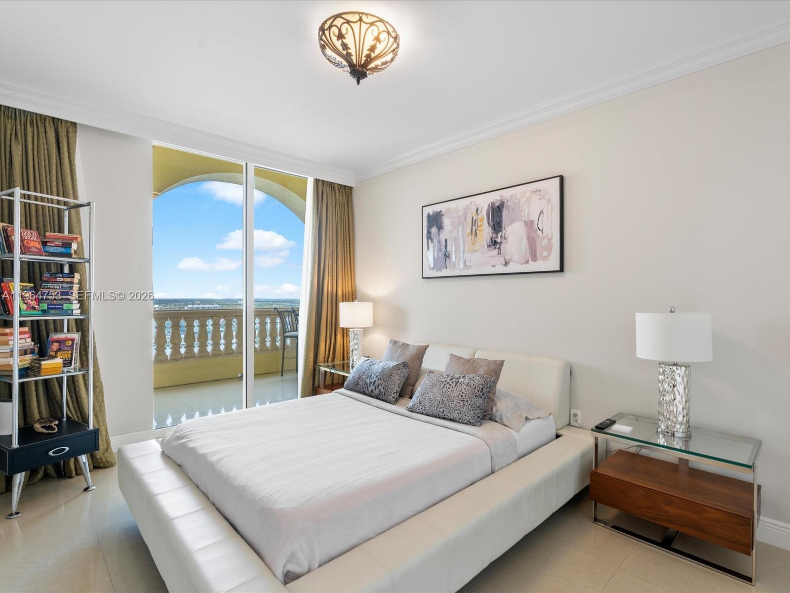Ver detalles 4405 3 / 3 2214 sq. ft. $ 2026-05-05 0 foto