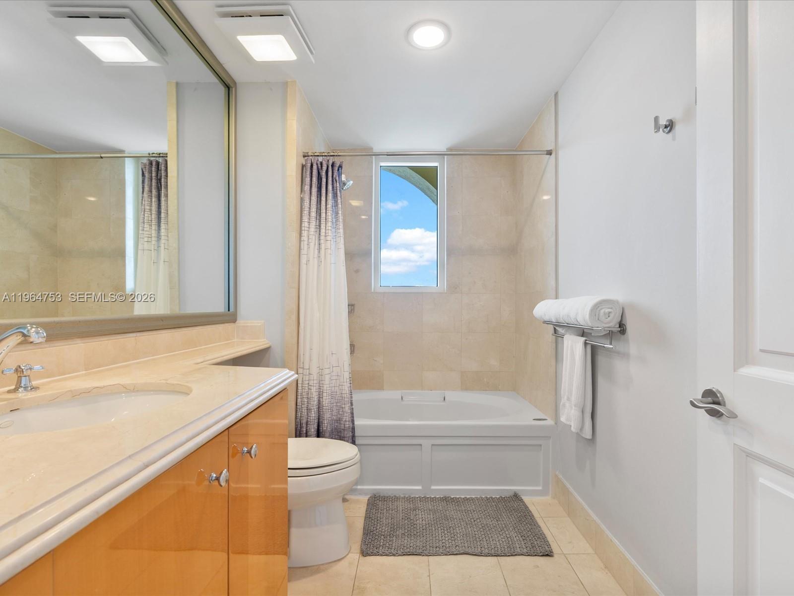 Ver detalles 4405 3 / 3 2214 sq. ft. $ 2026-05-05 0 foto