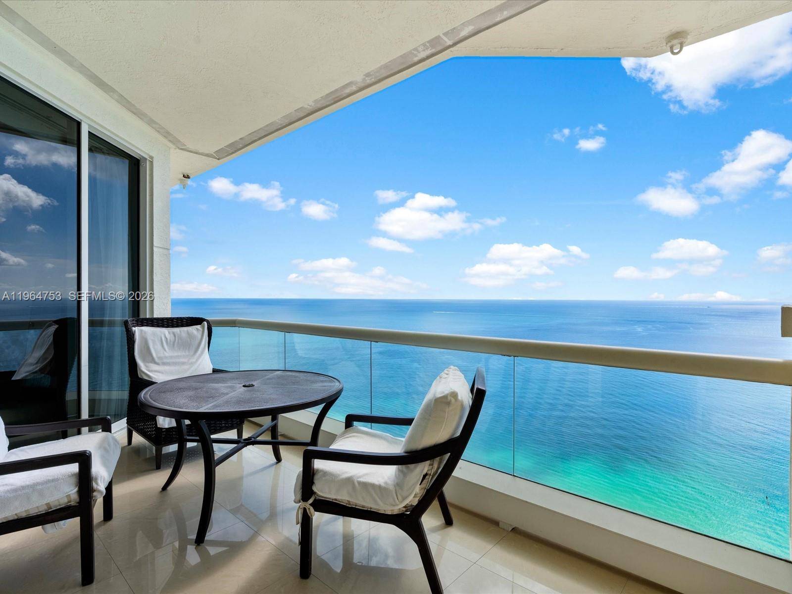 Ver detalles 4405 3 / 3 2214 sq. ft. $ 2026-05-05 0 foto