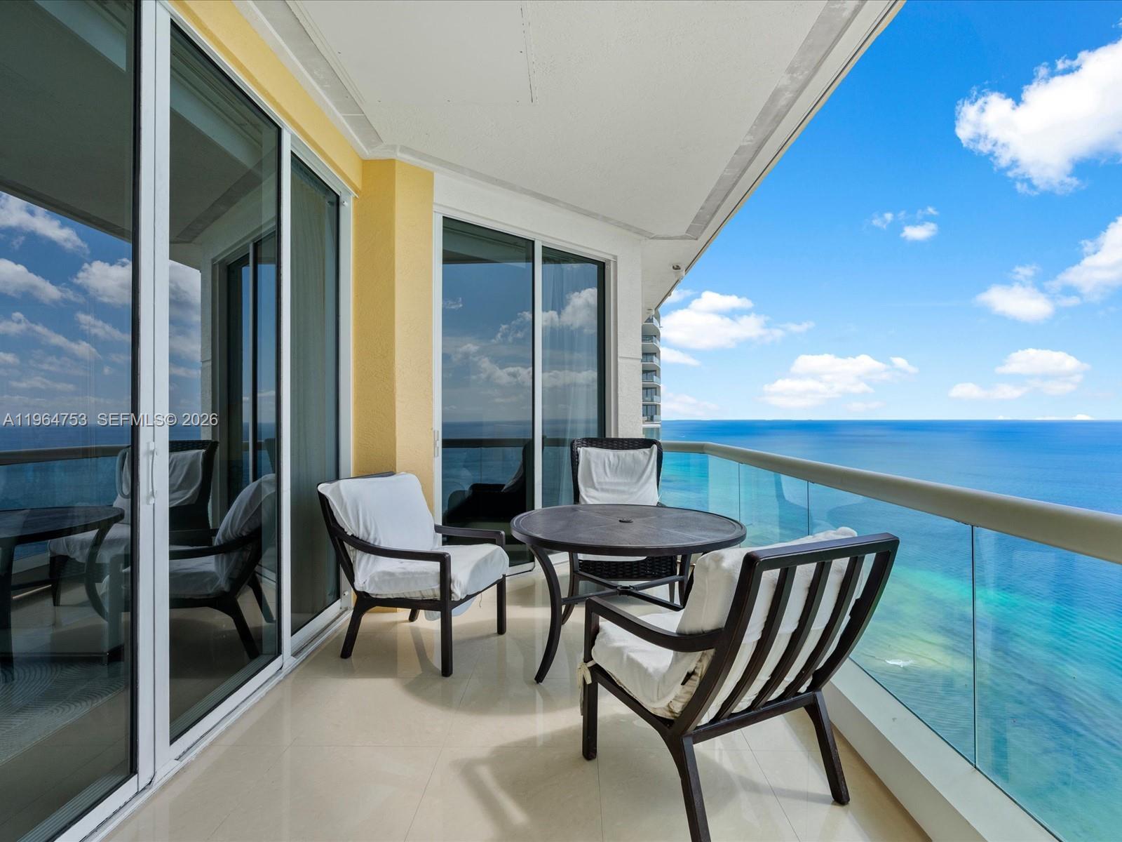 Ver detalles 4405 3 / 3 2214 sq. ft. $ 2026-05-05 0 foto