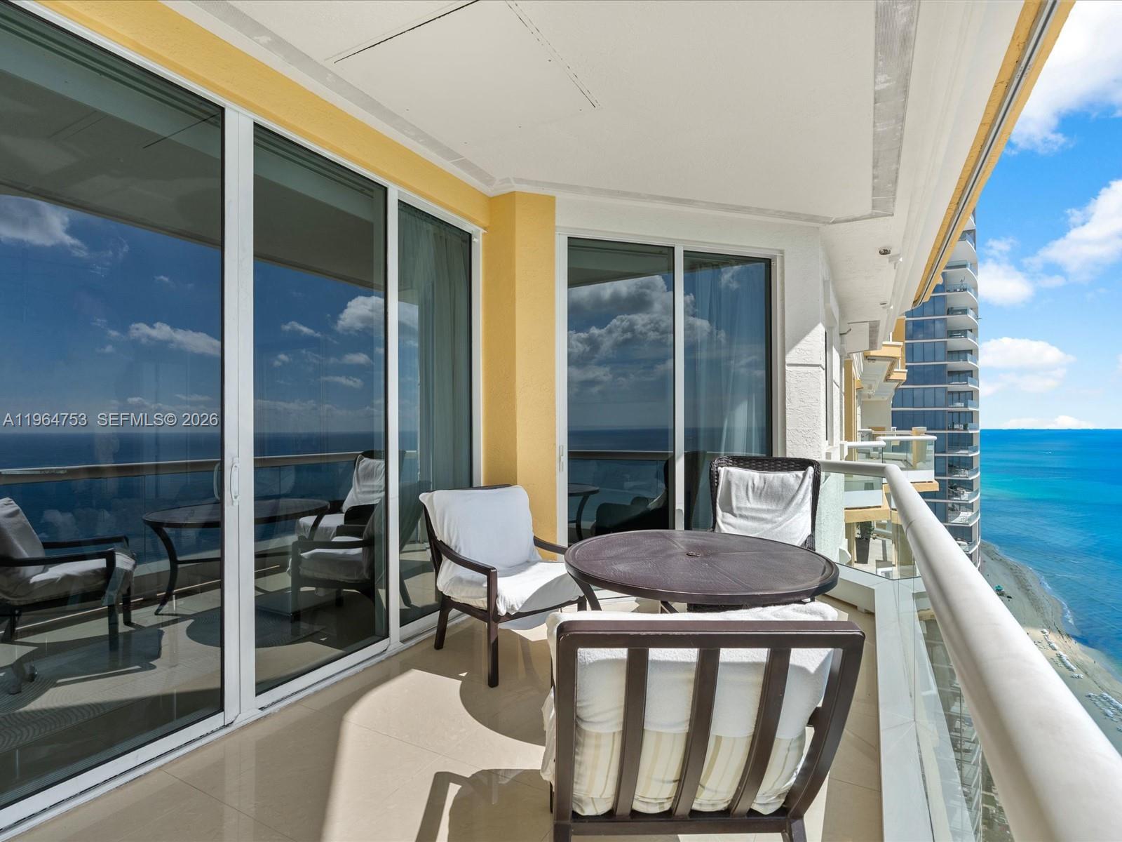 Ver detalles 4405 3 / 3 2214 sq. ft. $ 2026-05-05 0 foto