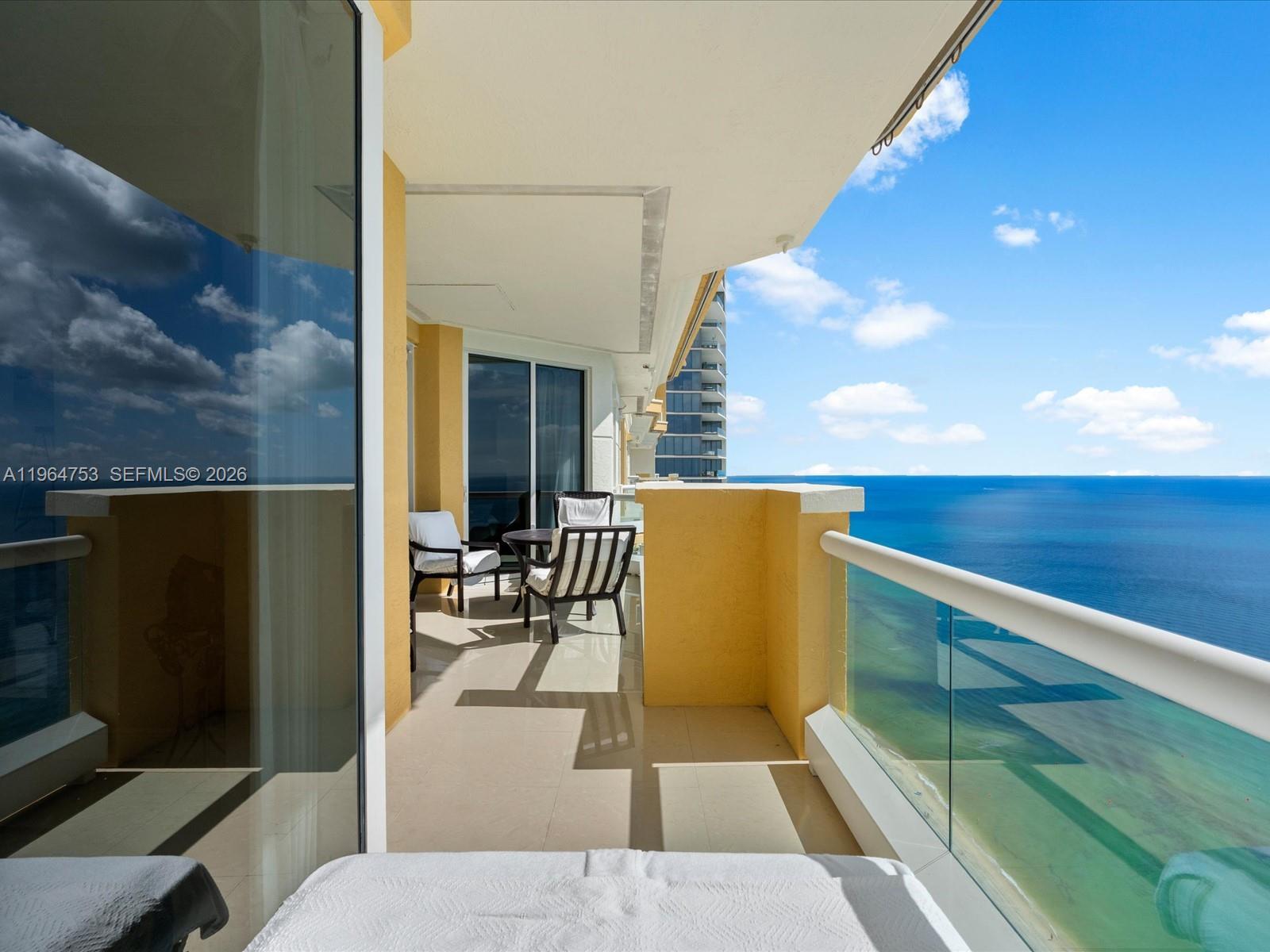 Ver detalles 4405 3 / 3 2214 sq. ft. $ 2026-05-05 0 foto