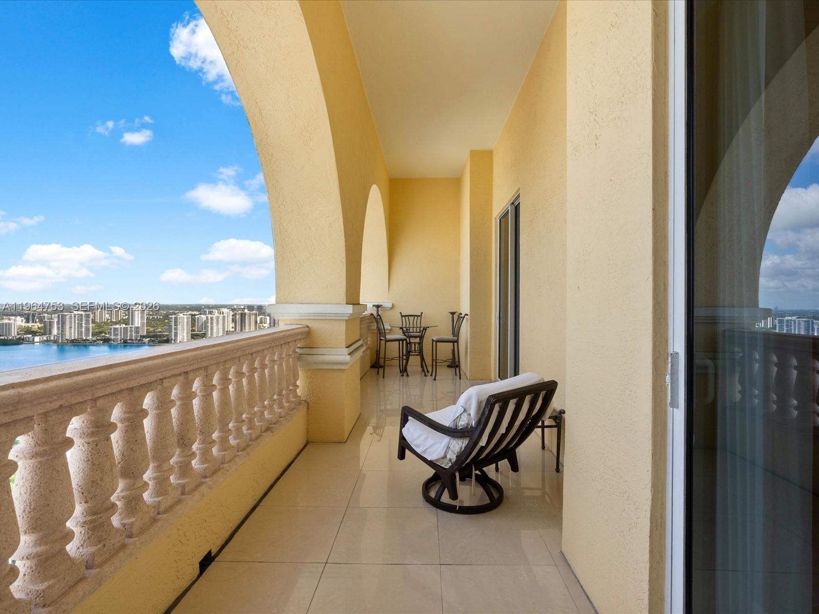Ver detalles 4405 3 / 3 2214 sq. ft. $ 2026-05-05 0 foto