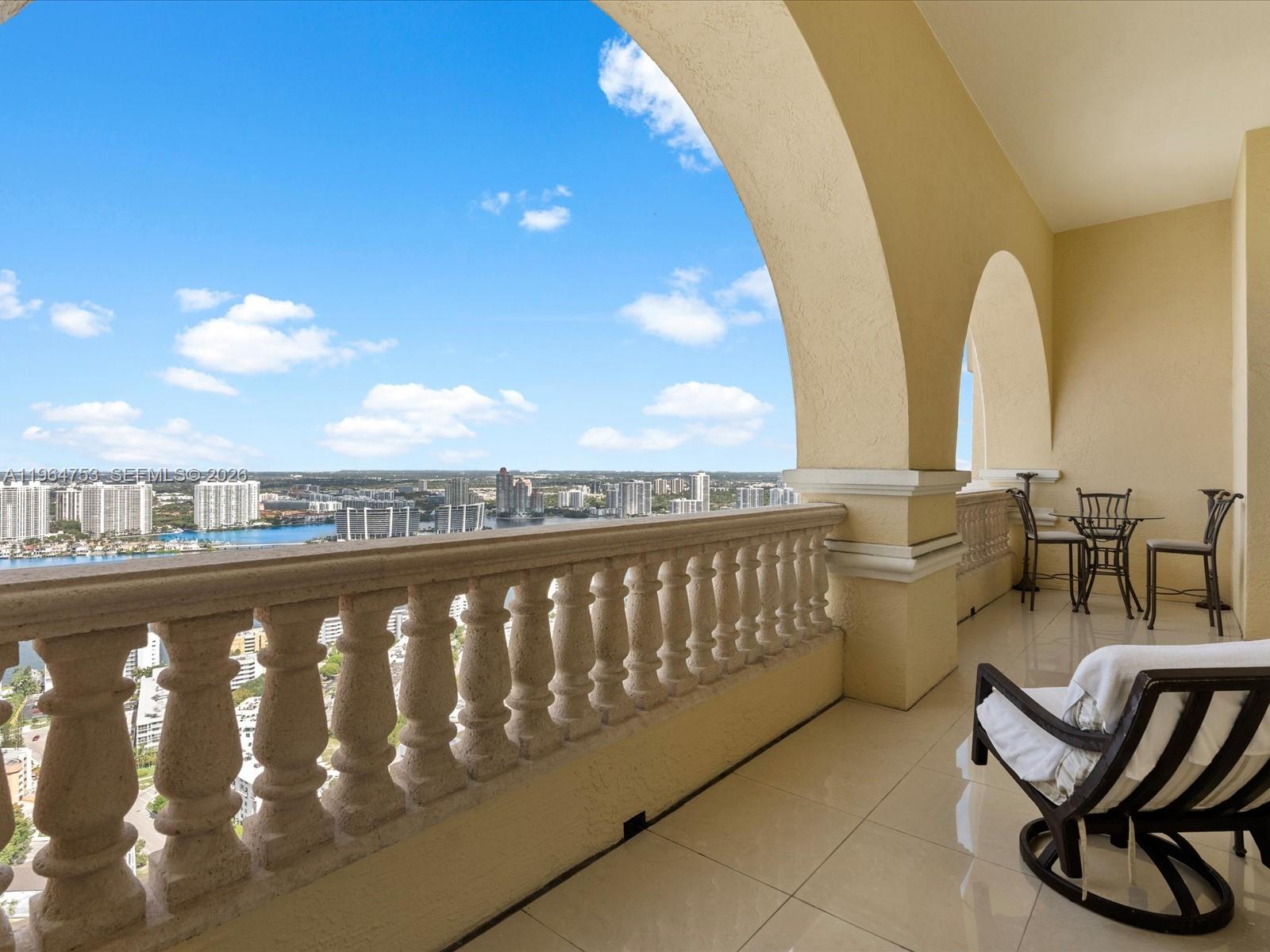Ver detalles 4405 3 / 3 2214 sq. ft. $ 2026-05-05 0 foto