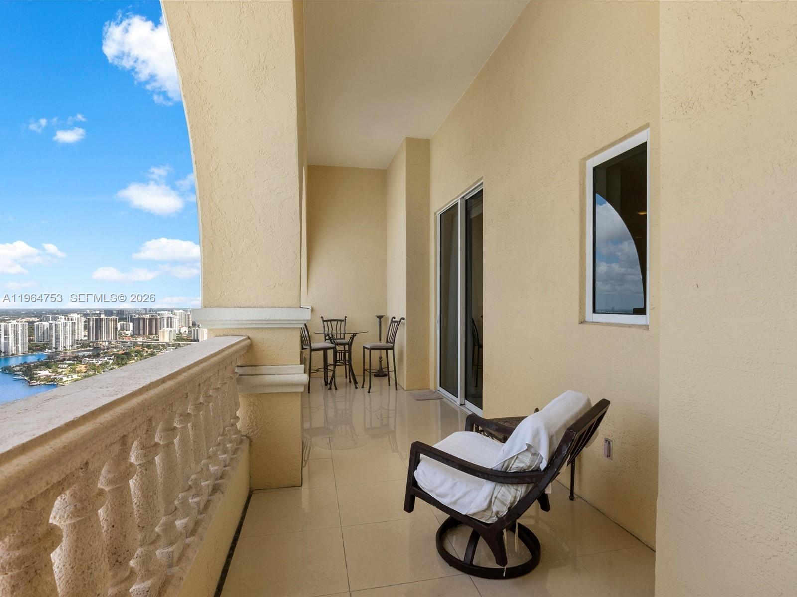 Ver detalles 4405 3 / 3 2214 sq. ft. $ 2026-05-05 0 foto