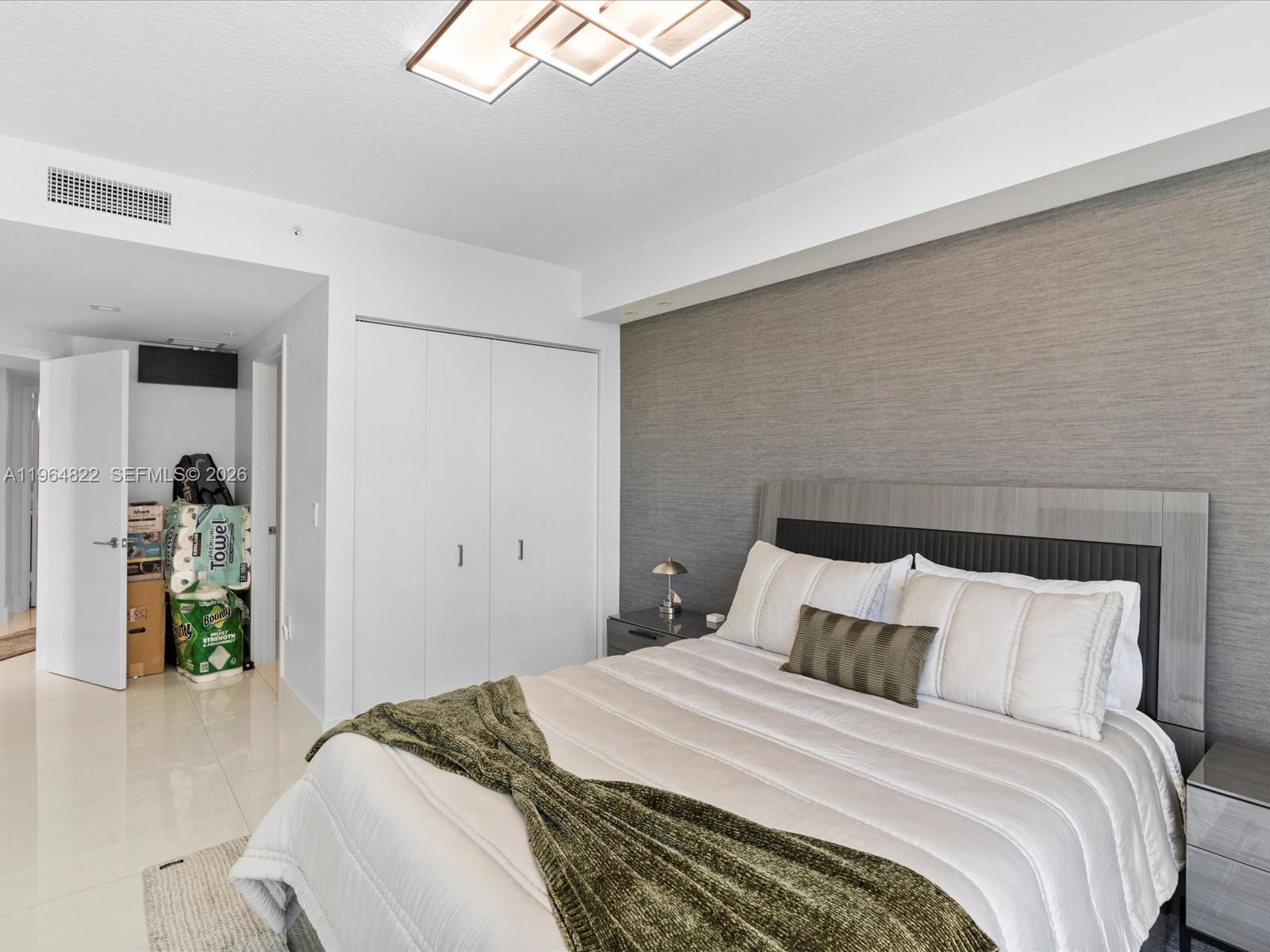 See details 4-807 3 / 4 1892 sq. ft. $ 2026-02-13 0 Photo