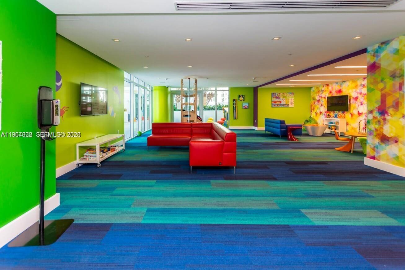 See details 4-807 3 / 4 1892 sq. ft. $ 2026-02-13 0 Photo