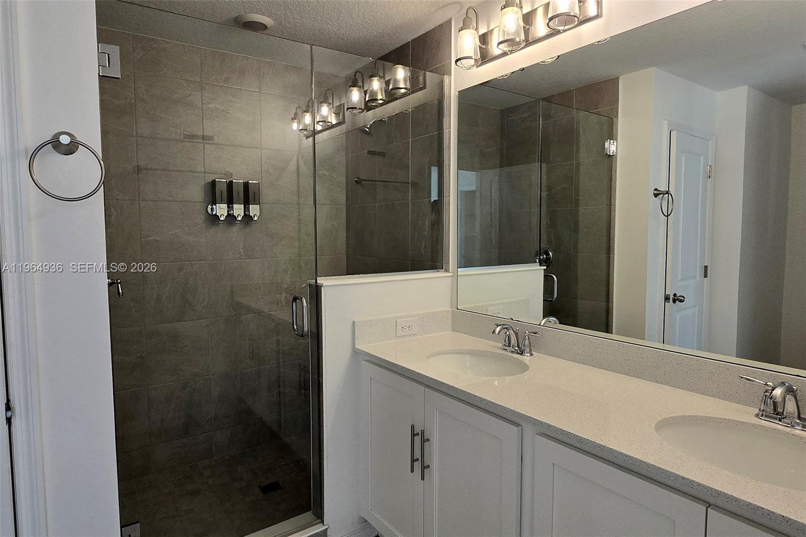 Ver detalles 742 3 / 3 sq. ft. $ 2026-05-08 0 foto