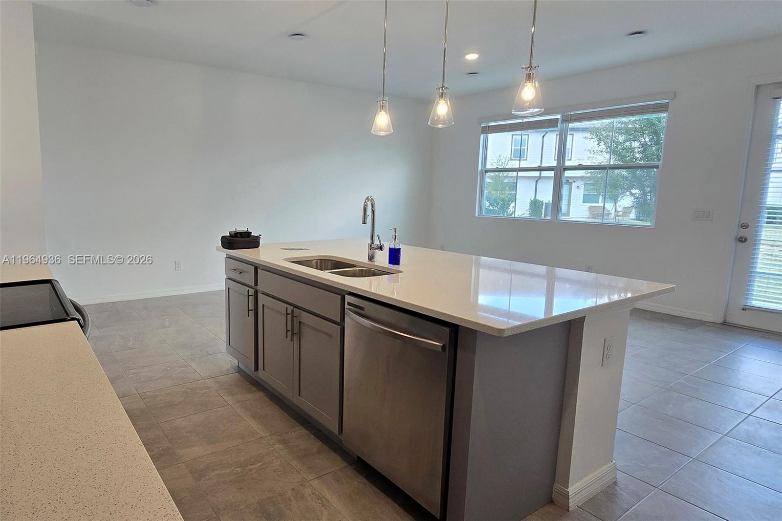 Ver detalles 742 3 / 3 sq. ft. $ 2026-05-08 0 foto
