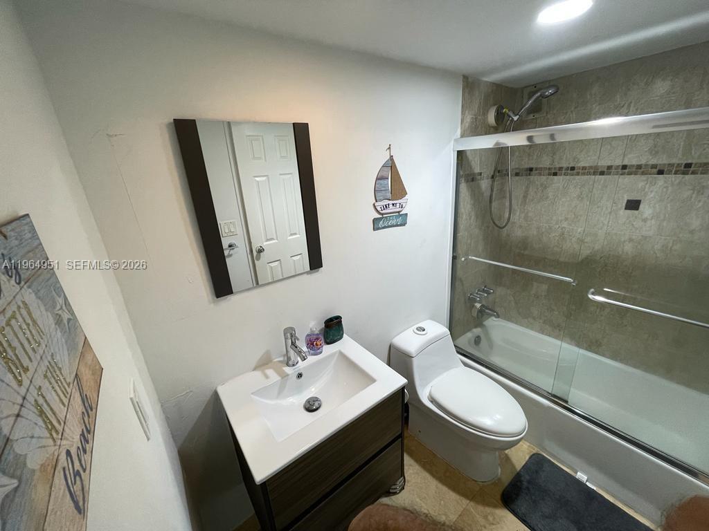 Photo of 3901 Ocean Dr  #1J, Hollywood, Florida, 33019 - 