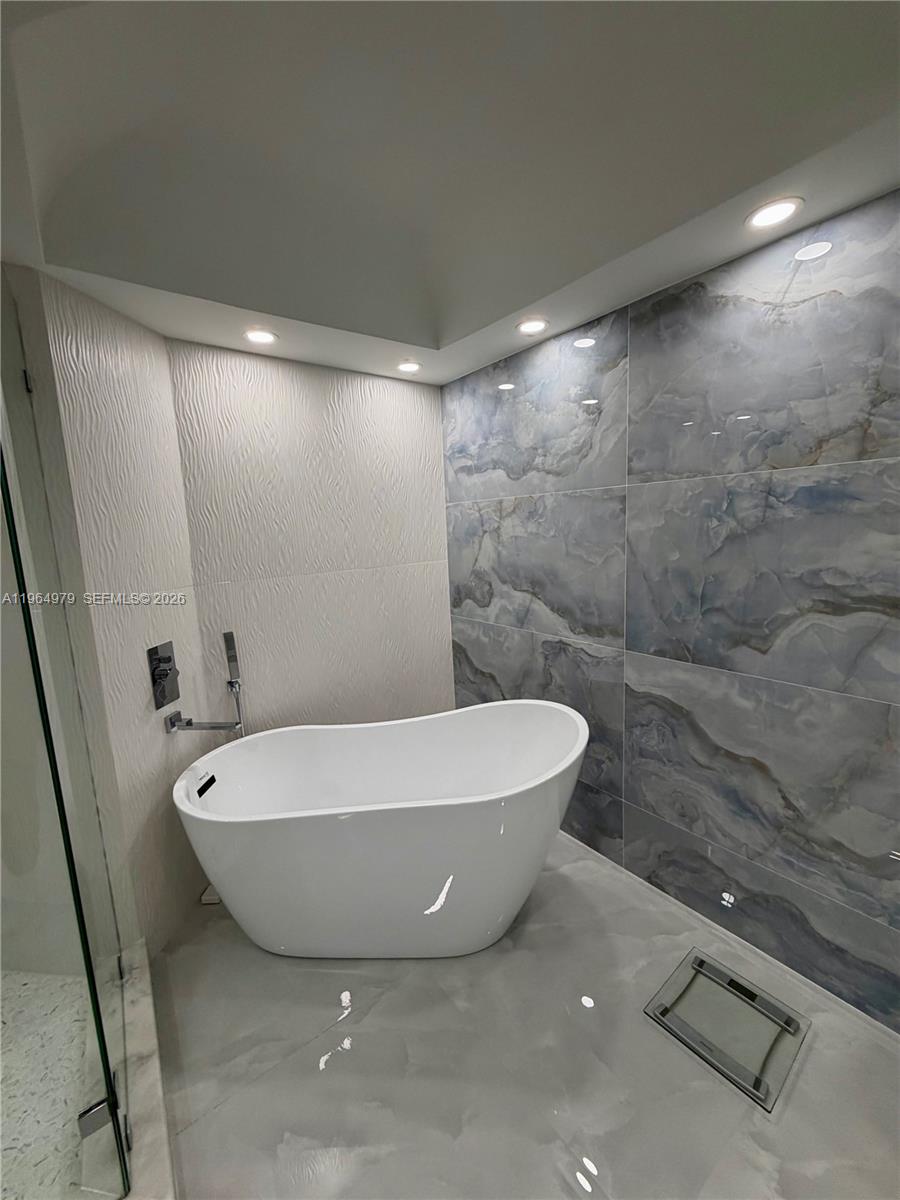 Photo of 1920 Ocean Dr  #20D, Hallandale Beach, Florida, 33009 - 