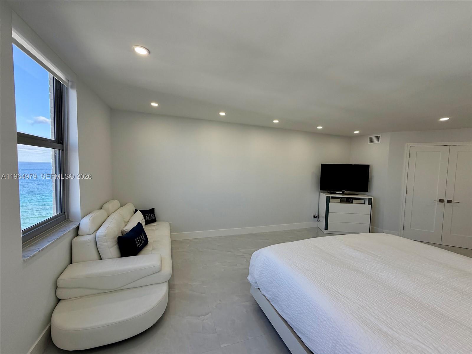 Photo of 1920 Ocean Dr  #20D, Hallandale Beach, Florida, 33009 - 