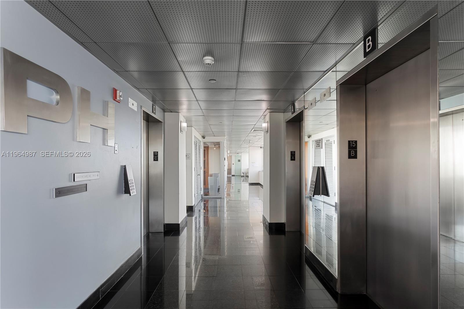 PH000  /   кв.футов $ 2026-02-13 0 Фото