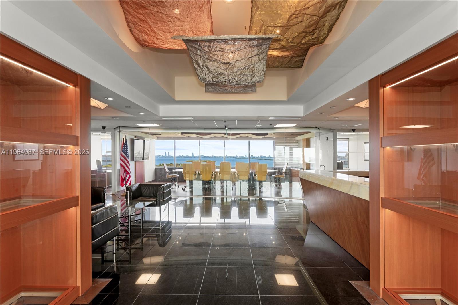 PH000  /   кв.футов $ 2026-02-13 0 Фото