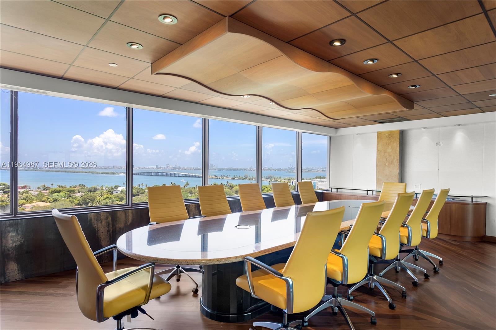 PH000  /   кв.футов $ 2026-02-13 0 Фото