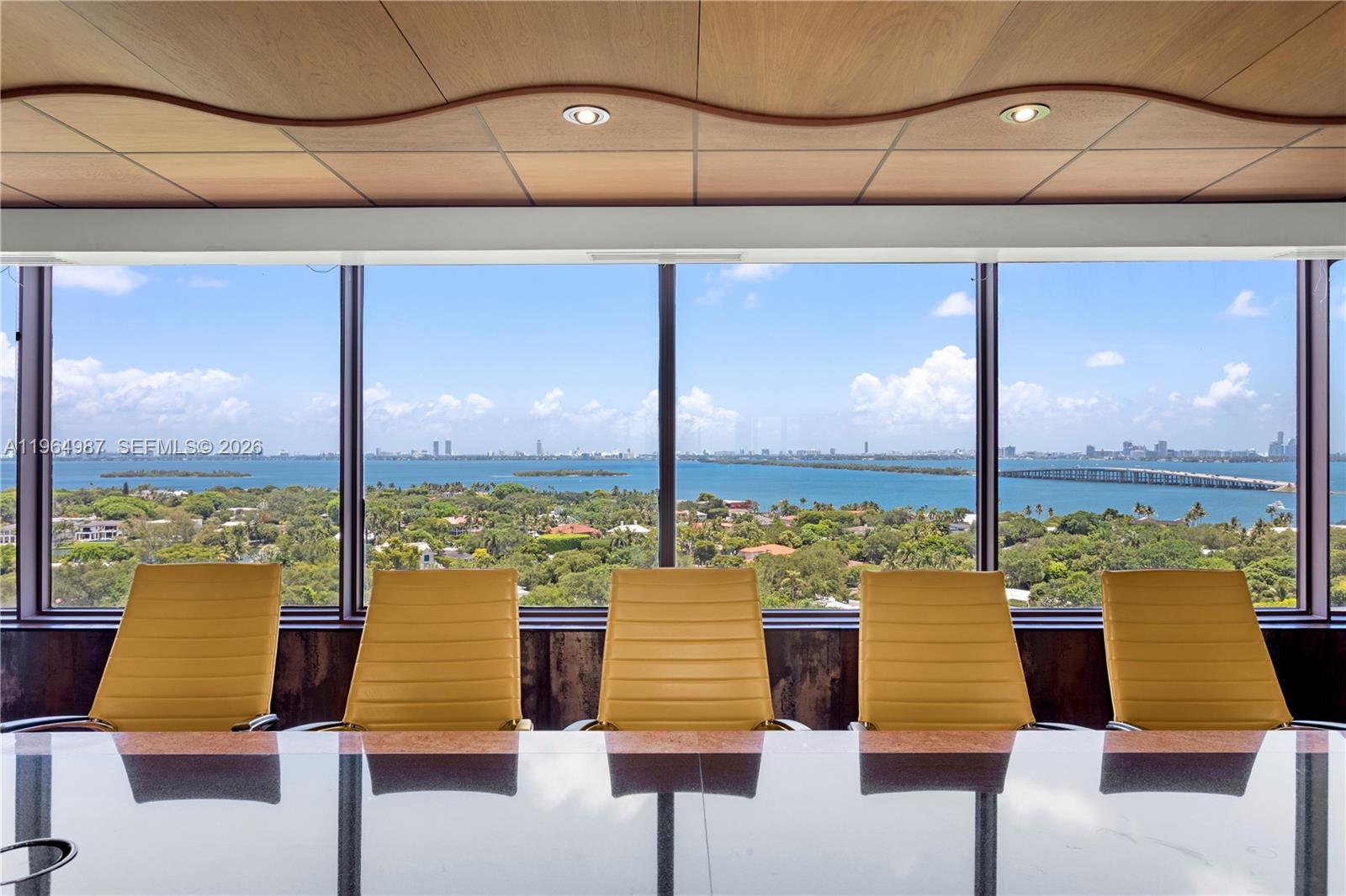 PH000  /   кв.футов $ 2026-02-13 0 Фото