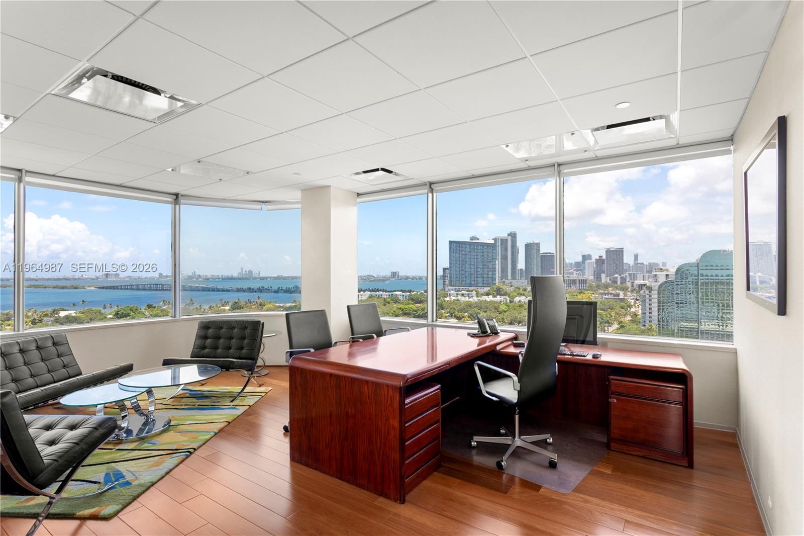 PH000  /   кв.футов $ 2026-02-13 0 Фото