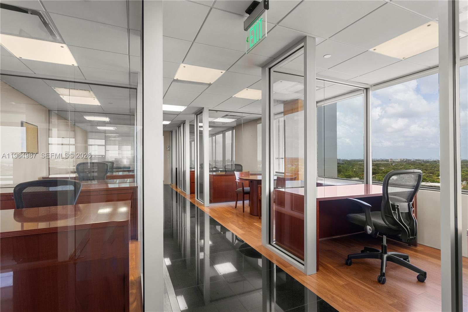 PH000  /   кв.футов $ 2026-02-13 0 Фото