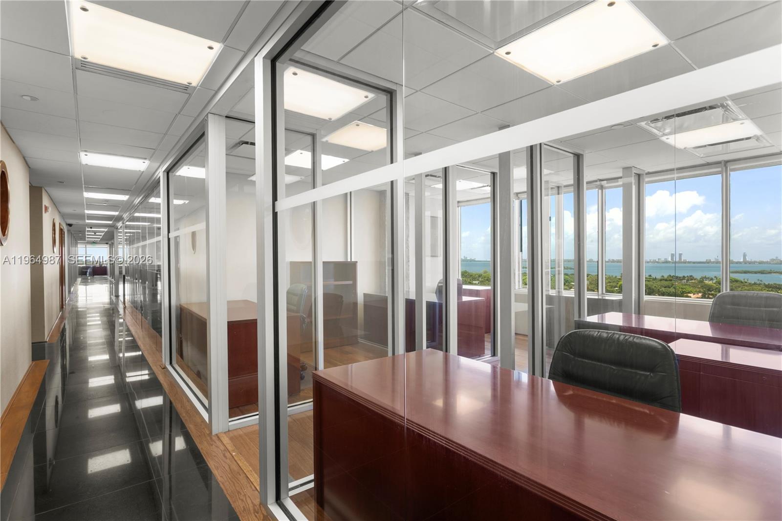 PH000  /   кв.футов $ 2026-02-13 0 Фото