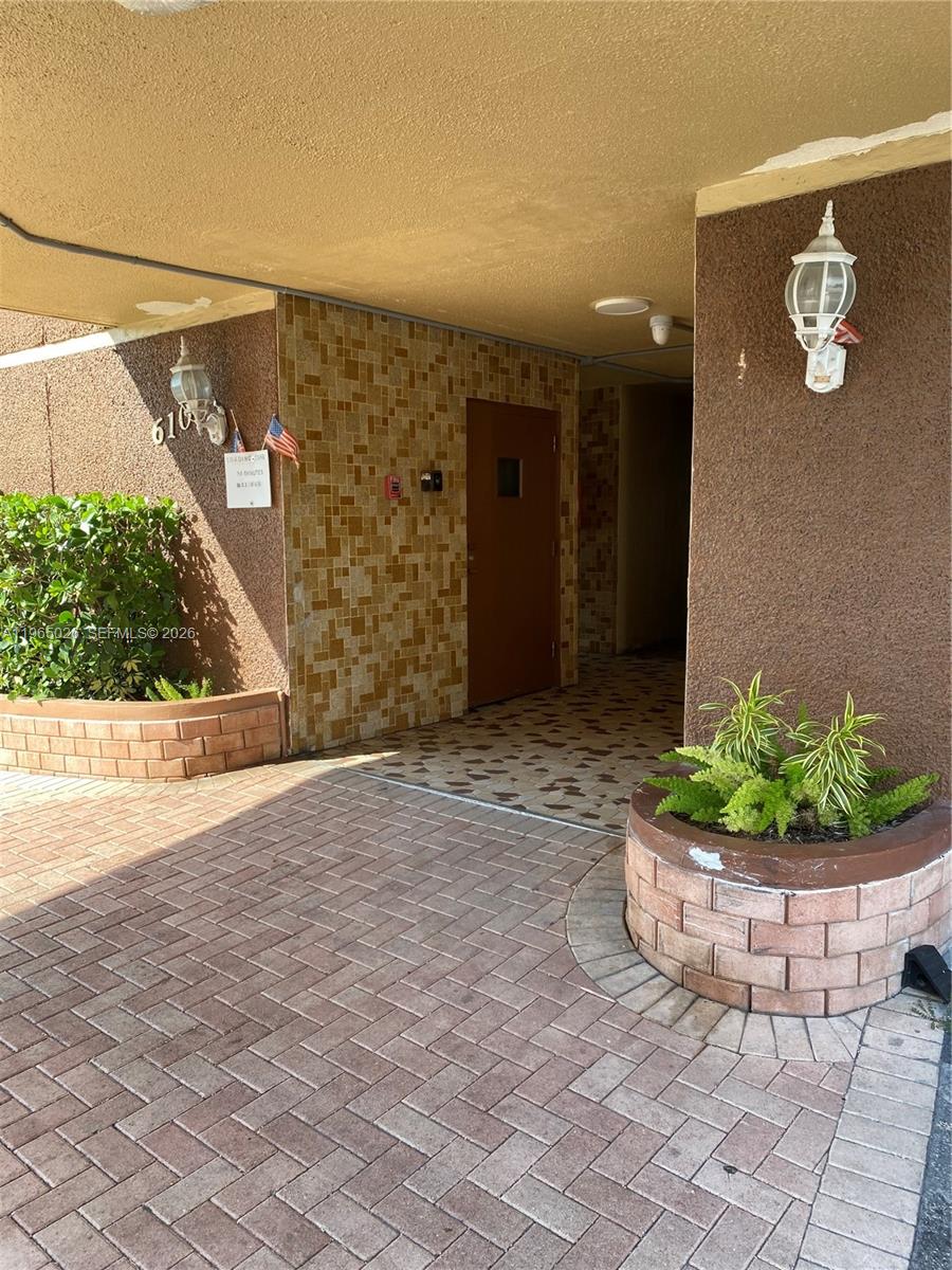 Photo of 610 12th Ave #308, Hallandale Beach, Florida, 33009 -
