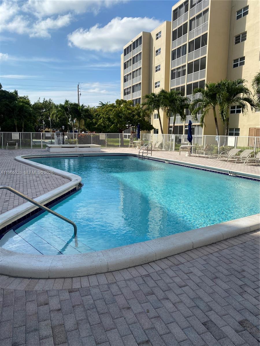 Photo of 610 12th Ave #308, Hallandale Beach, Florida, 33009 -