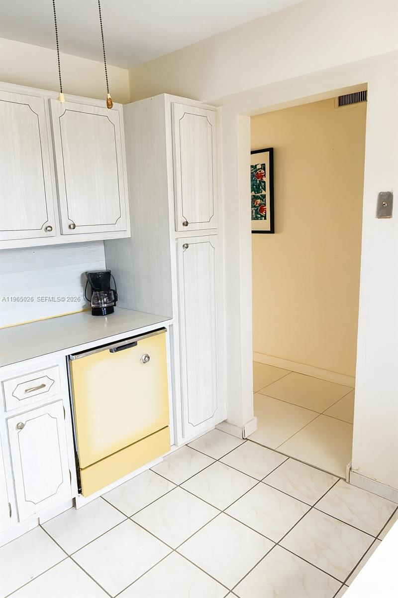 Photo of 610 12th Ave #308, Hallandale Beach, Florida, 33009 -