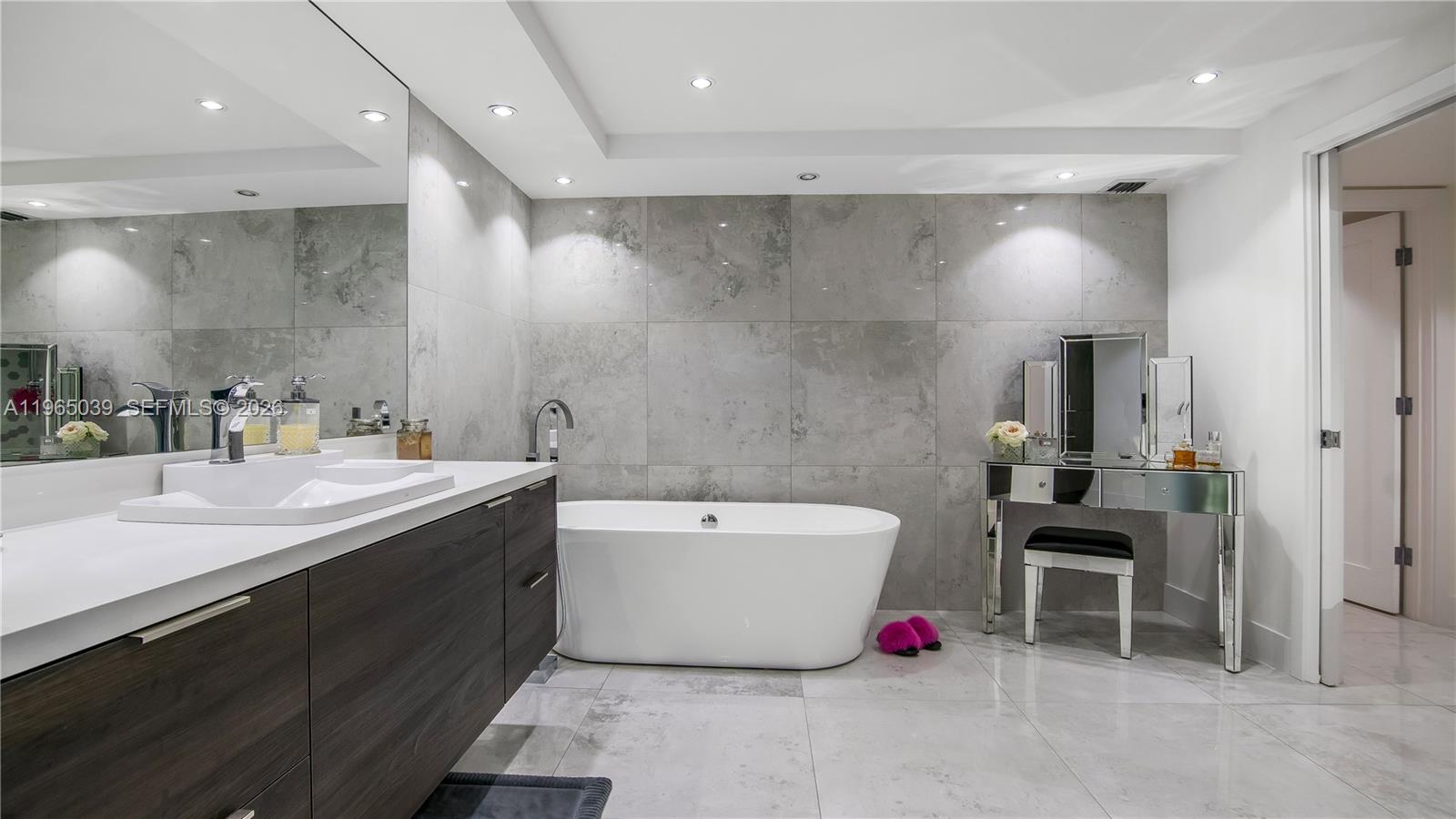 Photo of 1920 Ocean Dr (Avail. 5/1-12/1) #8B, Hallandale Beach, Florida, 33009 -