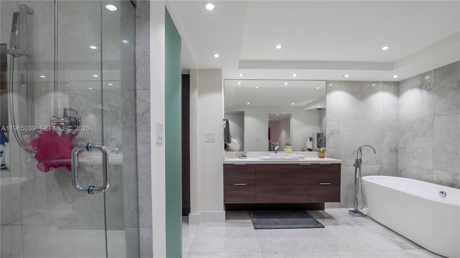 Photo of 1920 Ocean Dr (Avail. 5/1-12/1) #8B, Hallandale Beach, Florida, 33009 -