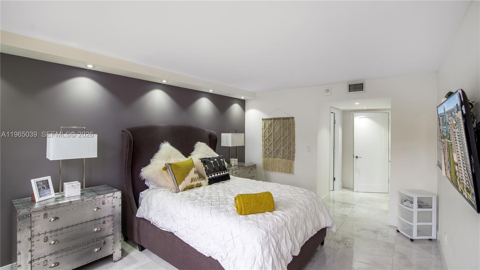 Photo of 1920 Ocean Dr (Avail. 5/1-12/1) #8B, Hallandale Beach, Florida, 33009 -