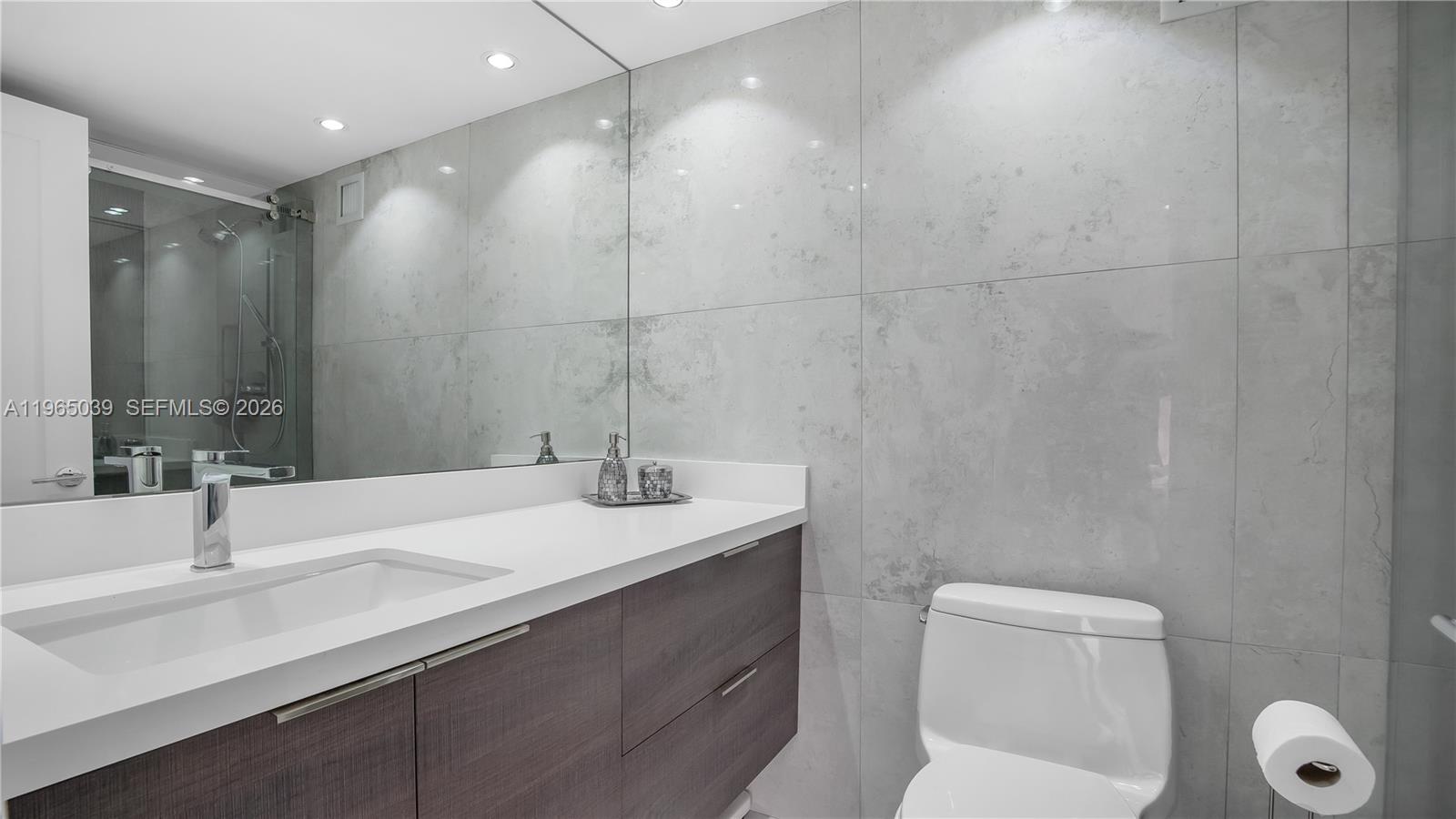 Photo of 1920 Ocean Dr (Avail. 5/1-12/1) #8B, Hallandale Beach, Florida, 33009 -