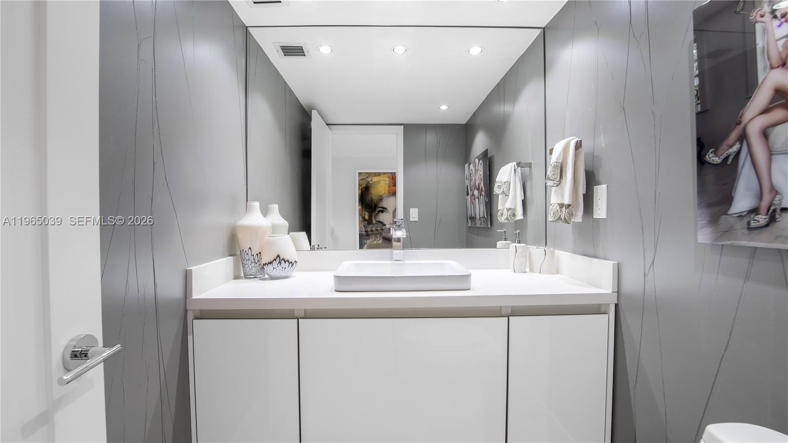 Photo of 1920 Ocean Dr (Avail. 5/1-12/1) #8B, Hallandale Beach, Florida, 33009 - Powder Guest Room