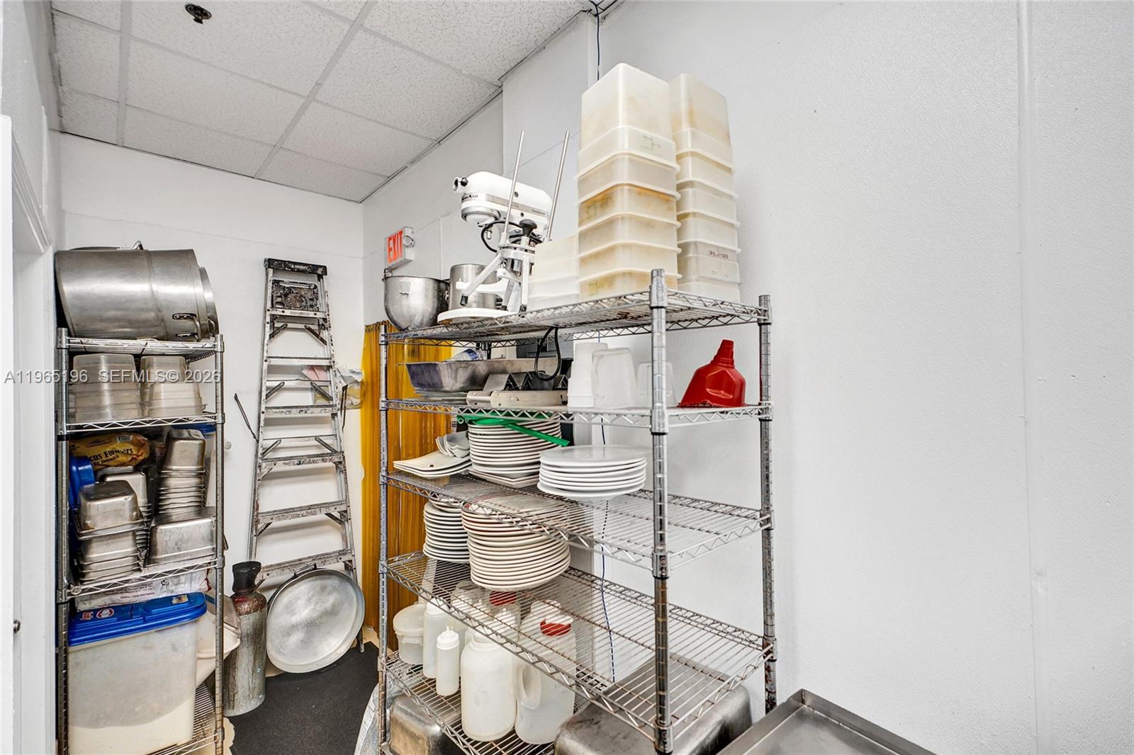   /   кв.футов $ 2026-02-13 0 Фото