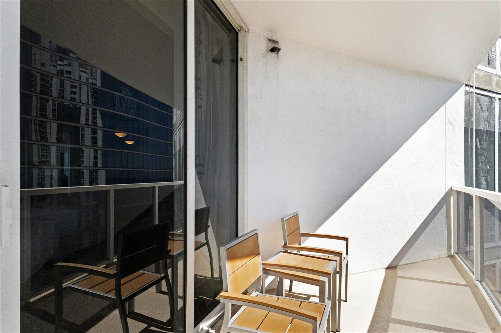 Ver detalles / 0 1021 sq. ft. $ 2026-06-21 0 foto