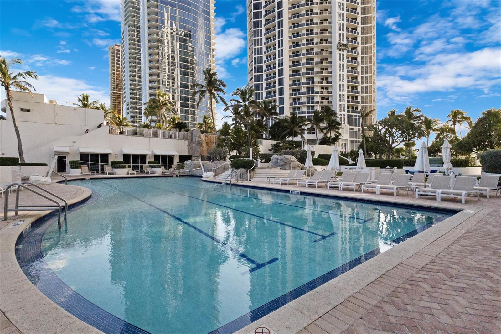 Ver detalles / 0 1021 sq. ft. $ 2026-06-21 0 foto