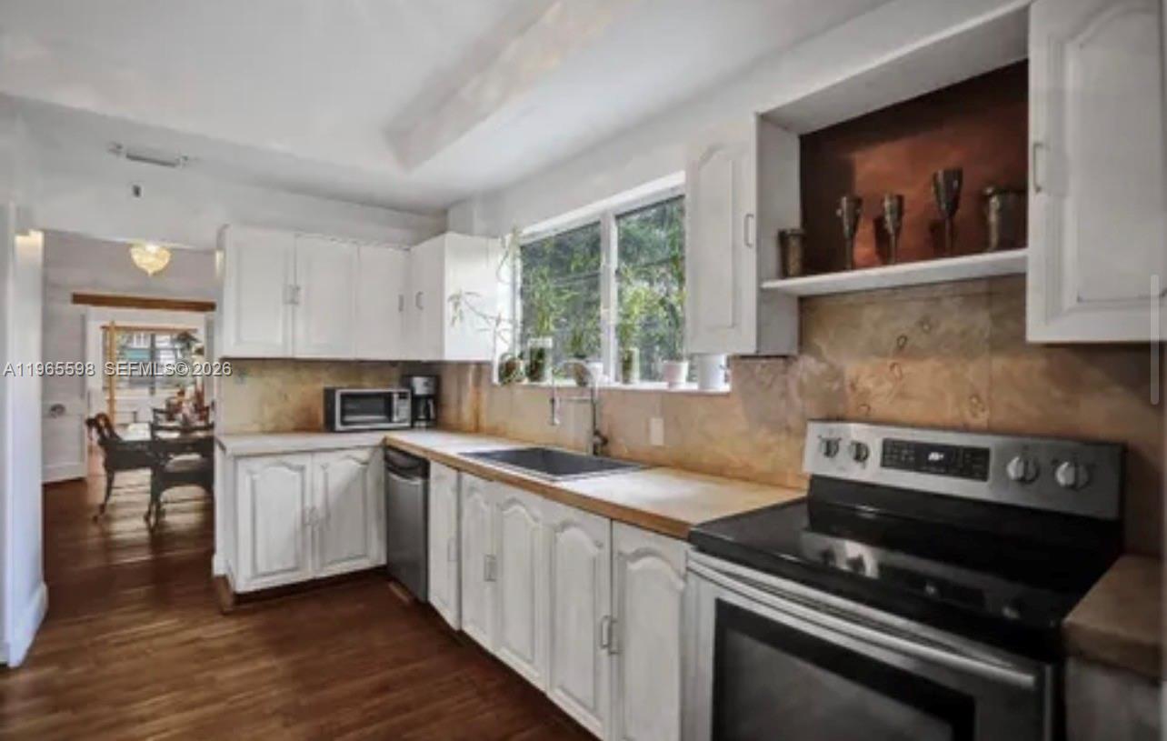 Ver detalles 1107 6 / 3 2965 sq. ft. $ 2026-02-14 0 foto