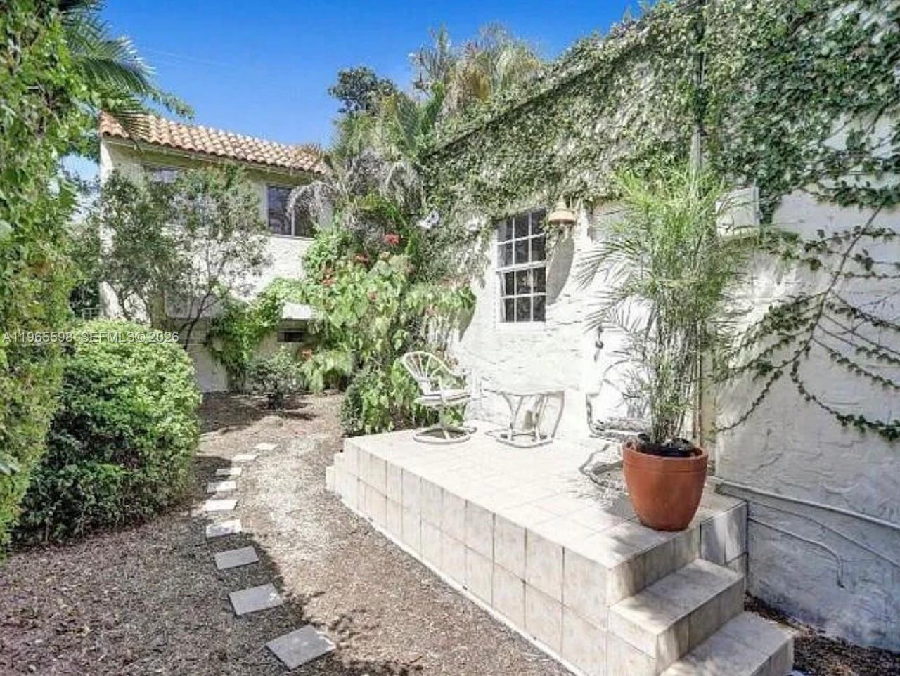 Ver detalles 1107 6 / 3 2965 sq. ft. $ 2026-02-14 0 foto