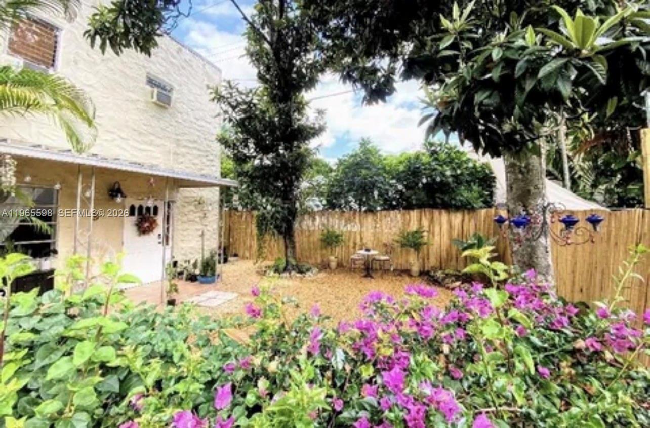 Ver detalles 1107 6 / 3 2965 sq. ft. $ 2026-02-14 0 foto