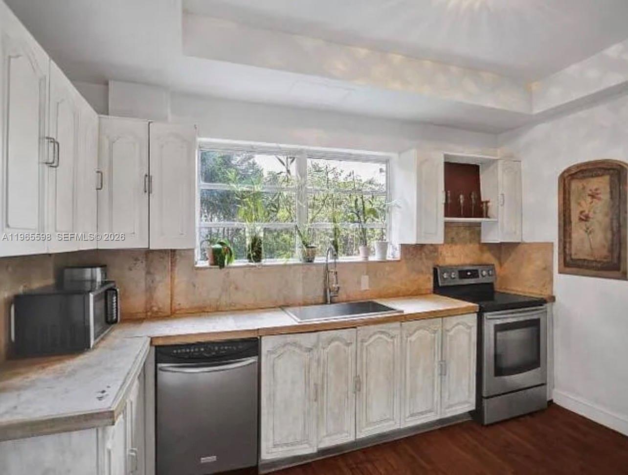 Ver detalles 1107 6 / 3 2965 sq. ft. $ 2026-02-14 0 foto