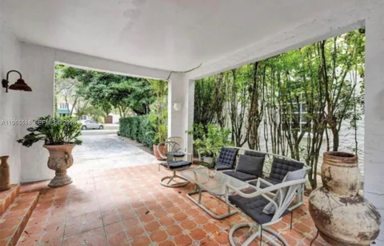 Ver detalles 1107 6 / 3 2965 sq. ft. $ 2026-02-14 0 foto