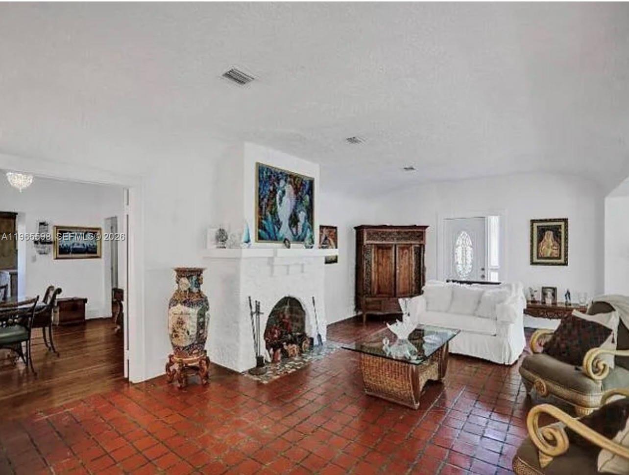 Ver detalles 1107 6 / 3 2965 sq. ft. $ 2026-02-14 0 foto