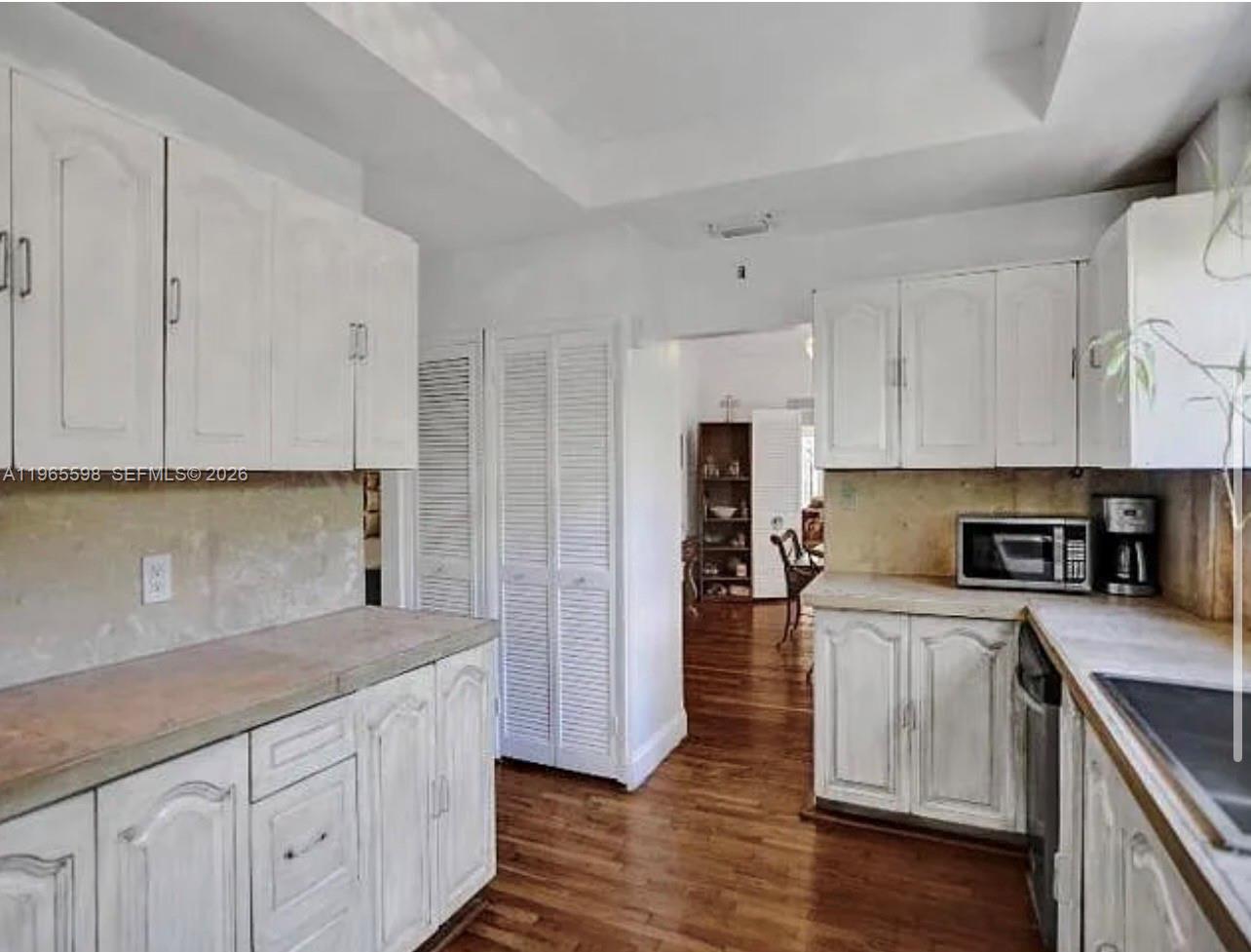 Ver detalles 1107 6 / 3 2965 sq. ft. $ 2026-02-14 0 foto