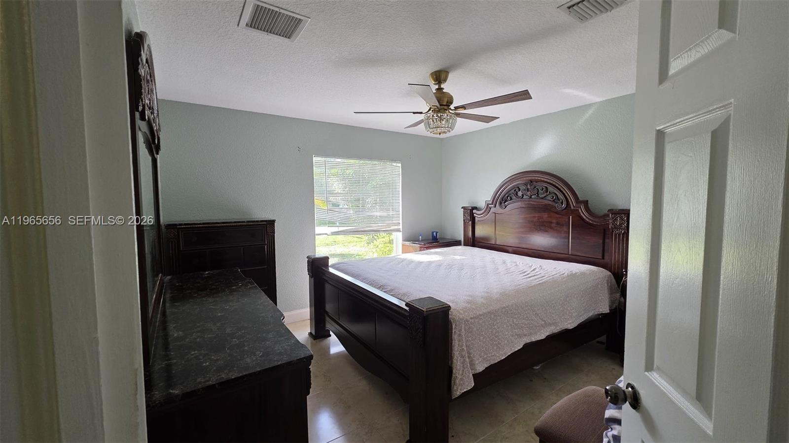 See details 825 4 / 2 2340 sq. ft. $ 2026-02-14 0 Photo