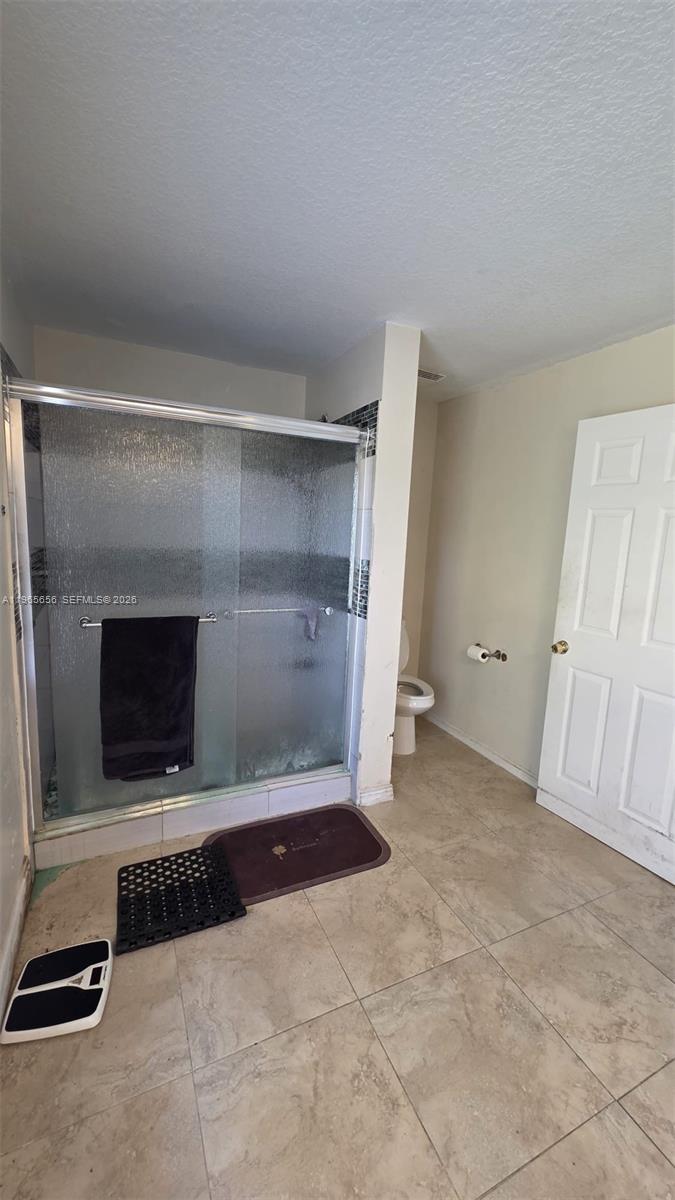 See details 825 4 / 2 2340 sq. ft. $ 2026-02-14 0 Photo