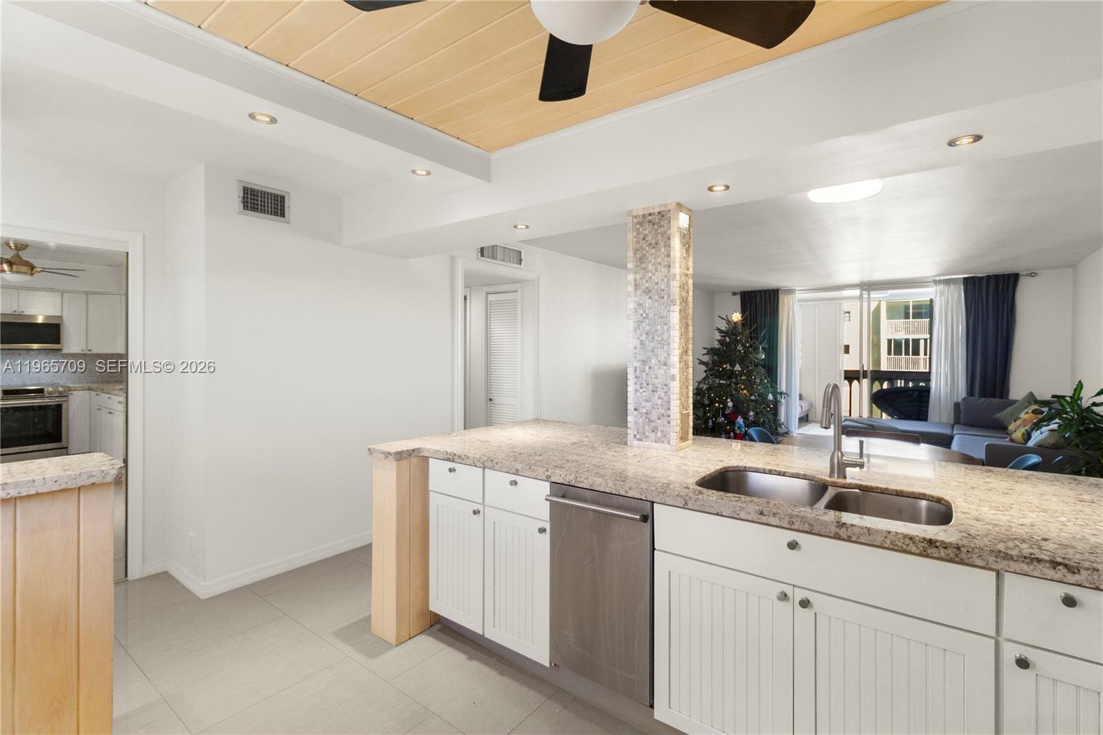 Photo of 301 14th Ave  #601, Hallandale Beach, Florida, 33009 - 