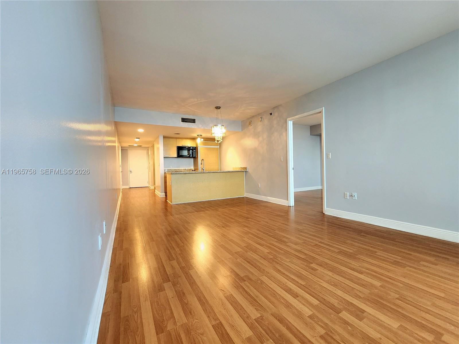 2406 2 / 1 1086 sq. ft. $ 2026-04-30 0 foto