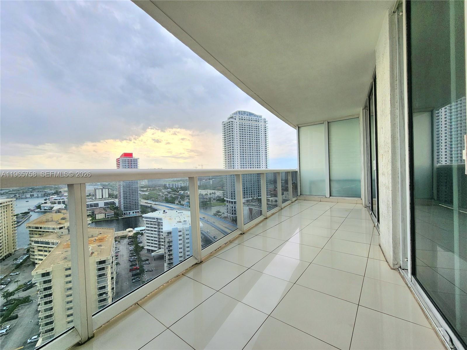 2406 2 / 1 1086 sq. ft. $ 2026-04-30 0 foto