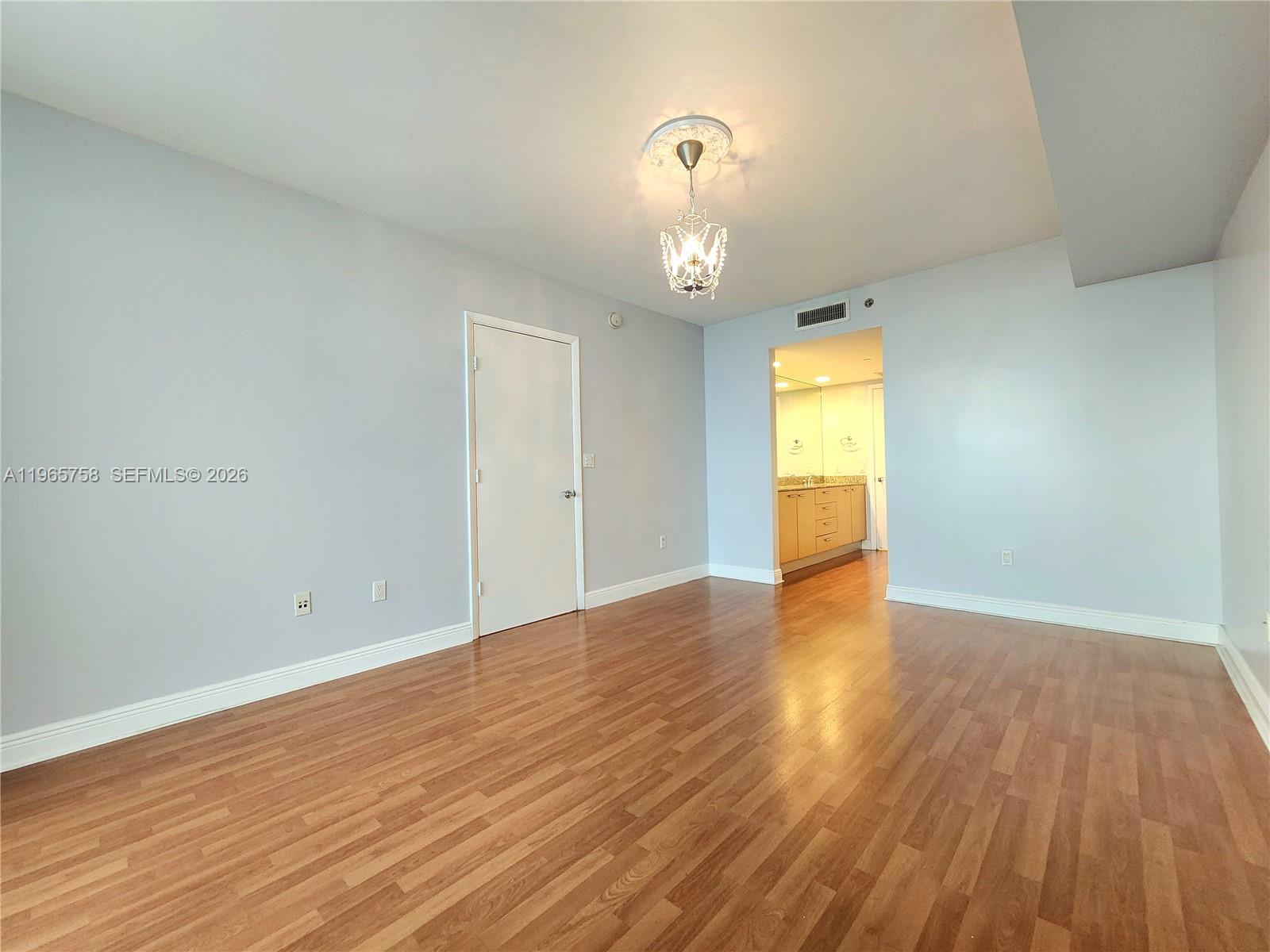 2406 2 / 1 1086 sq. ft. $ 2026-04-30 0 foto